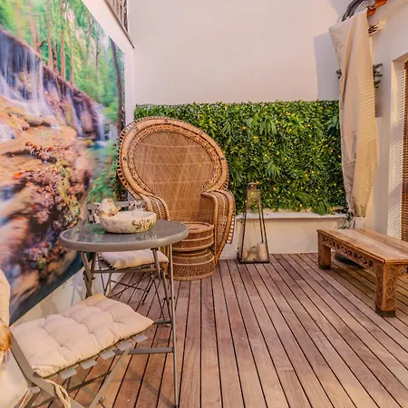 아파트 La Petite Maison De Nadette 2 *